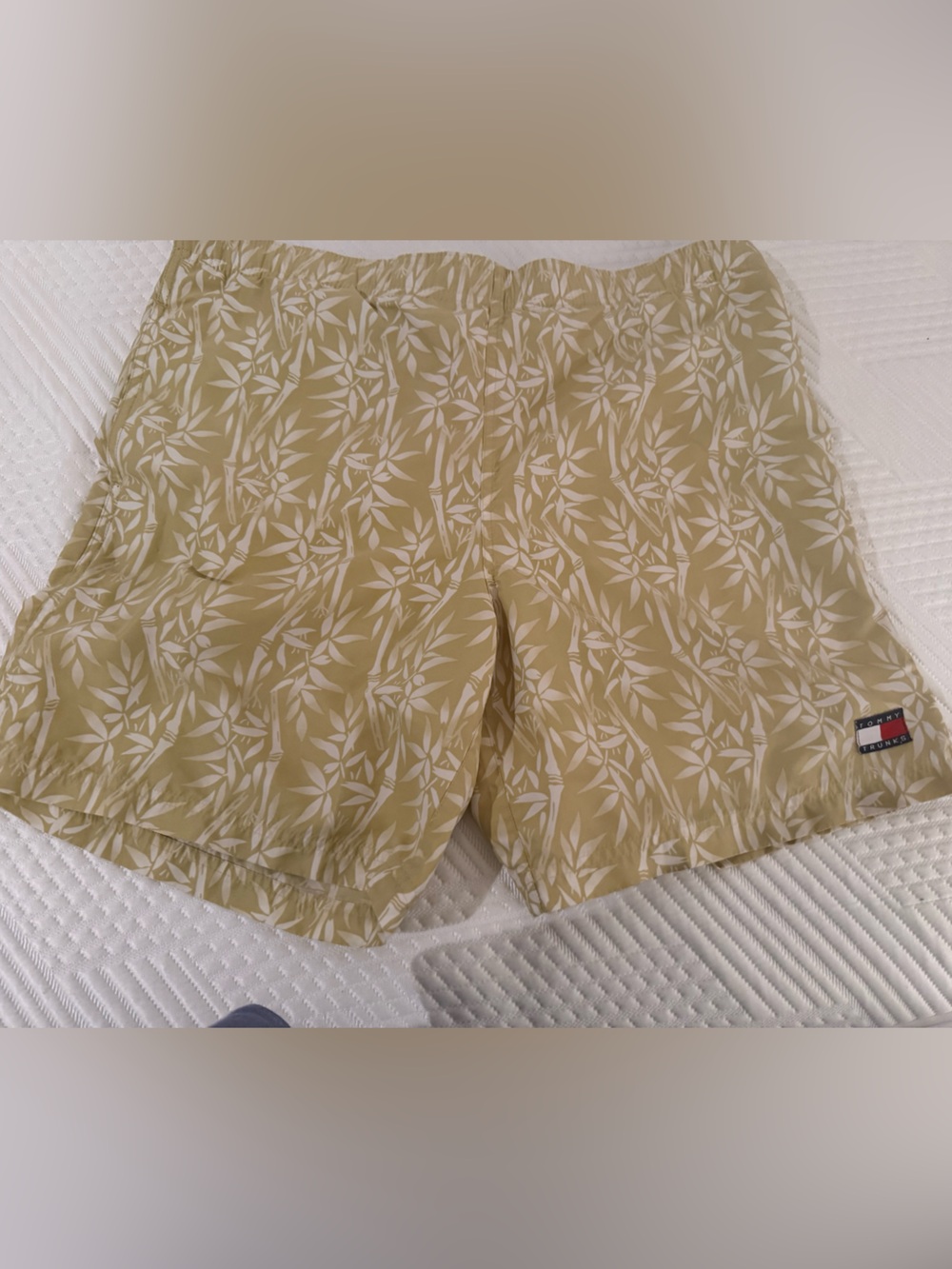 Tommy Hilfiger Leaf PrintSwim Trunks - gold & White size medium